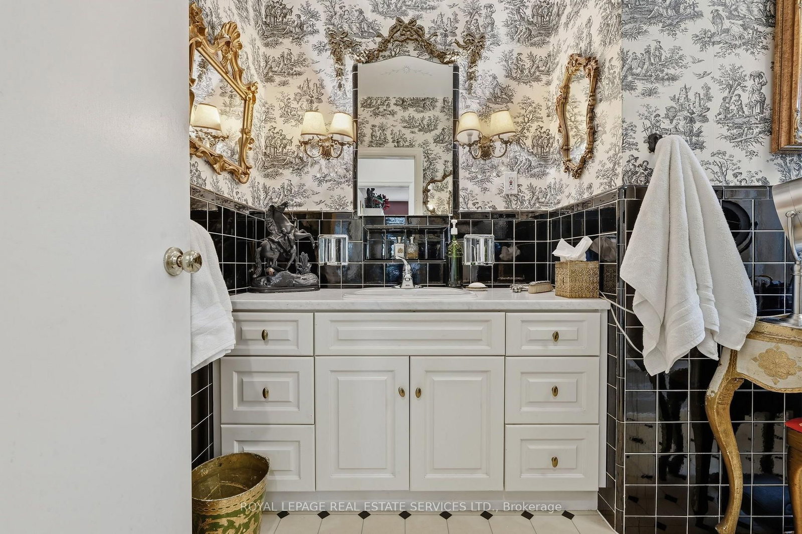 344 Maple Avenue • Oakville, ON photo 18