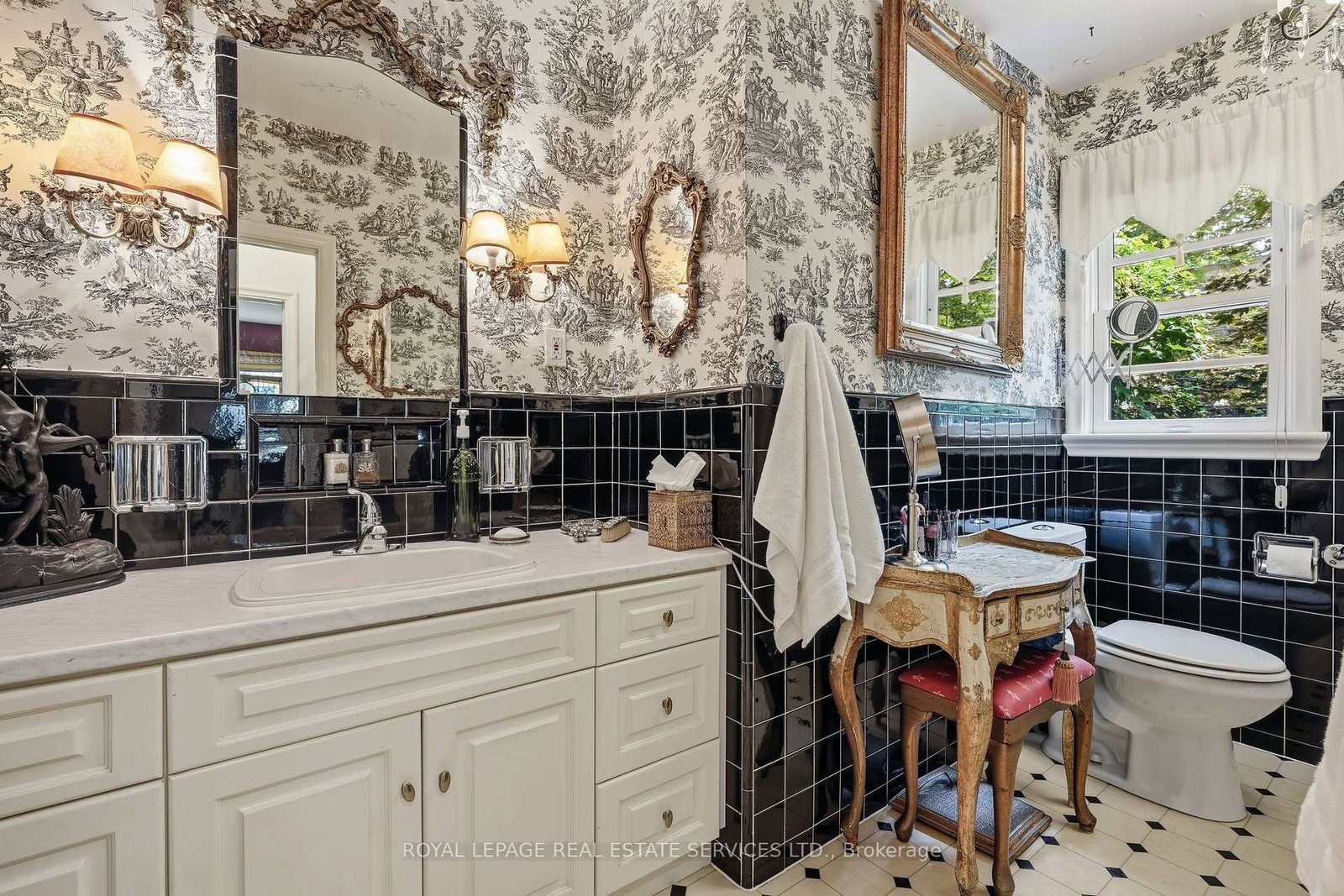 344 Maple Avenue • Oakville, ON photo 19