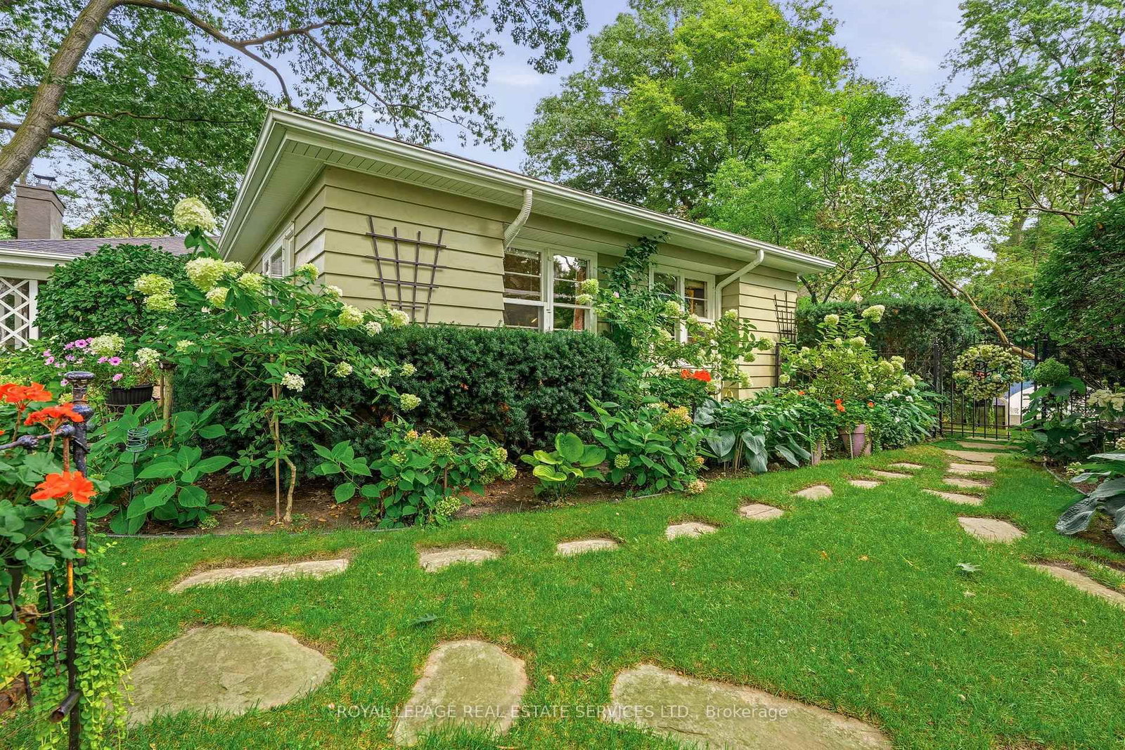 344 Maple Avenue • Oakville, ON photo 28