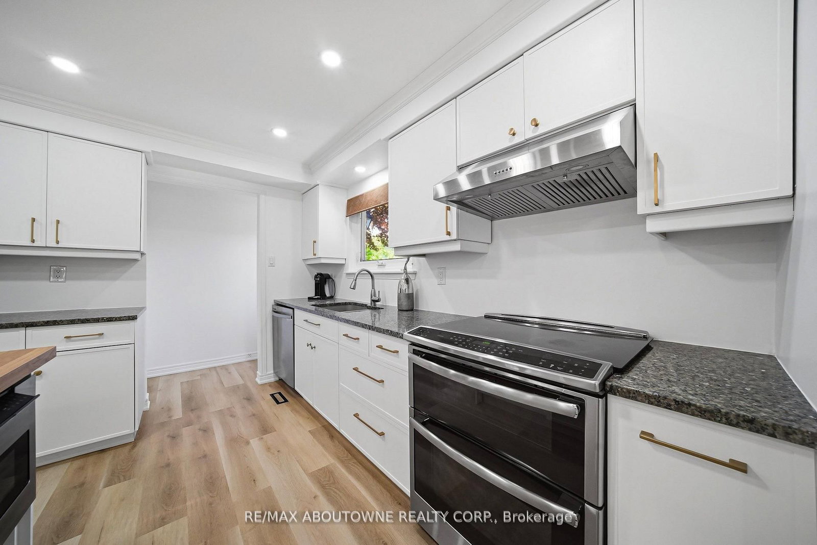 2306 Devon Road • Oakville, ON photo 13