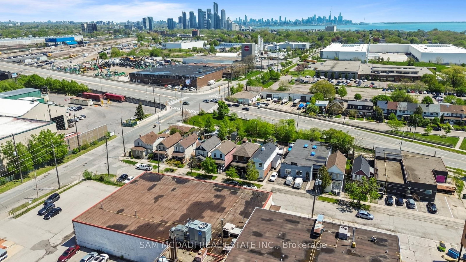 19 Toffee Court • Toronto, ON photo 25