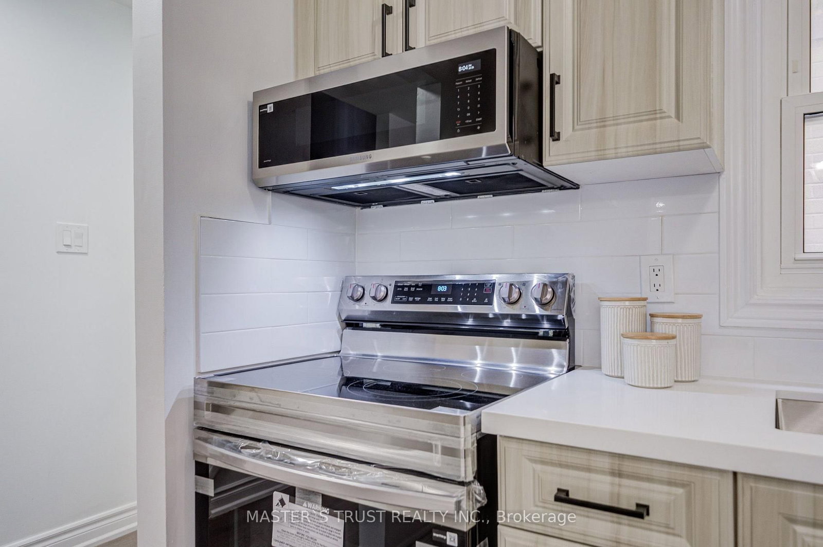 4 Gatsby Square • Brampton, ON photo 2