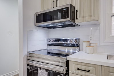 4 Gatsby Square • Brampton, ON photo 2