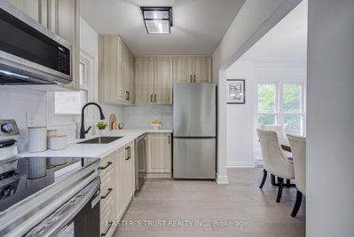 4 Gatsby Square • Brampton, ON photo 3