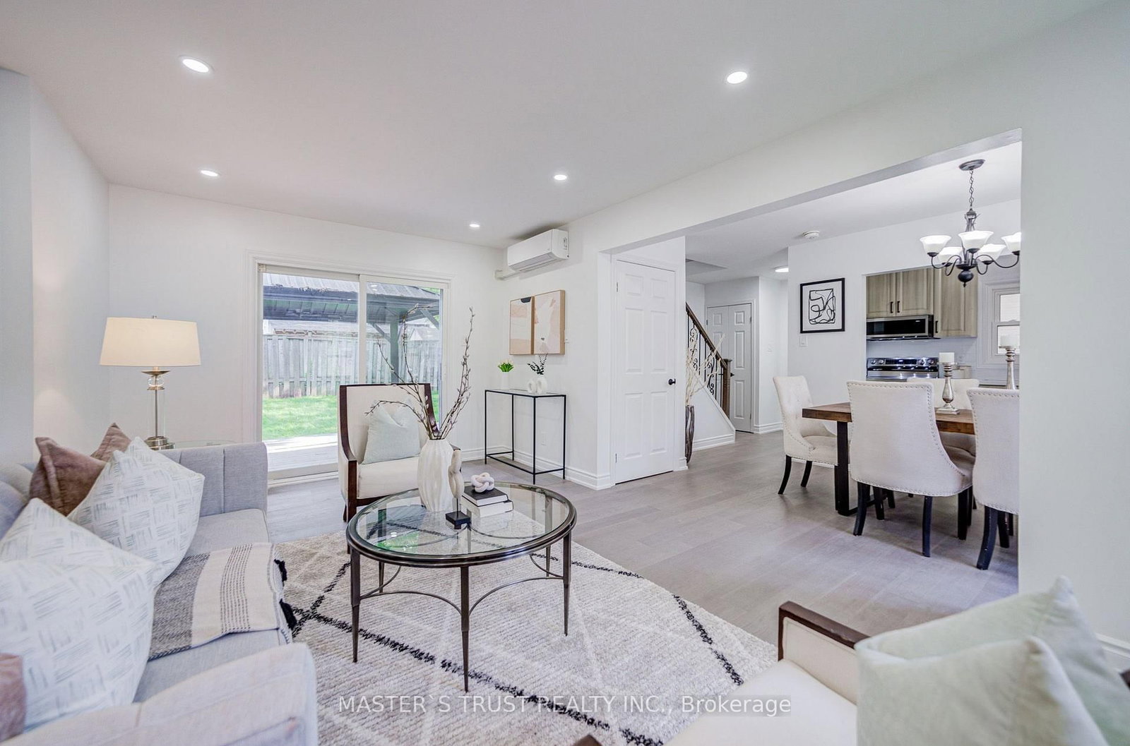 4 Gatsby Square • Brampton, ON photo 8