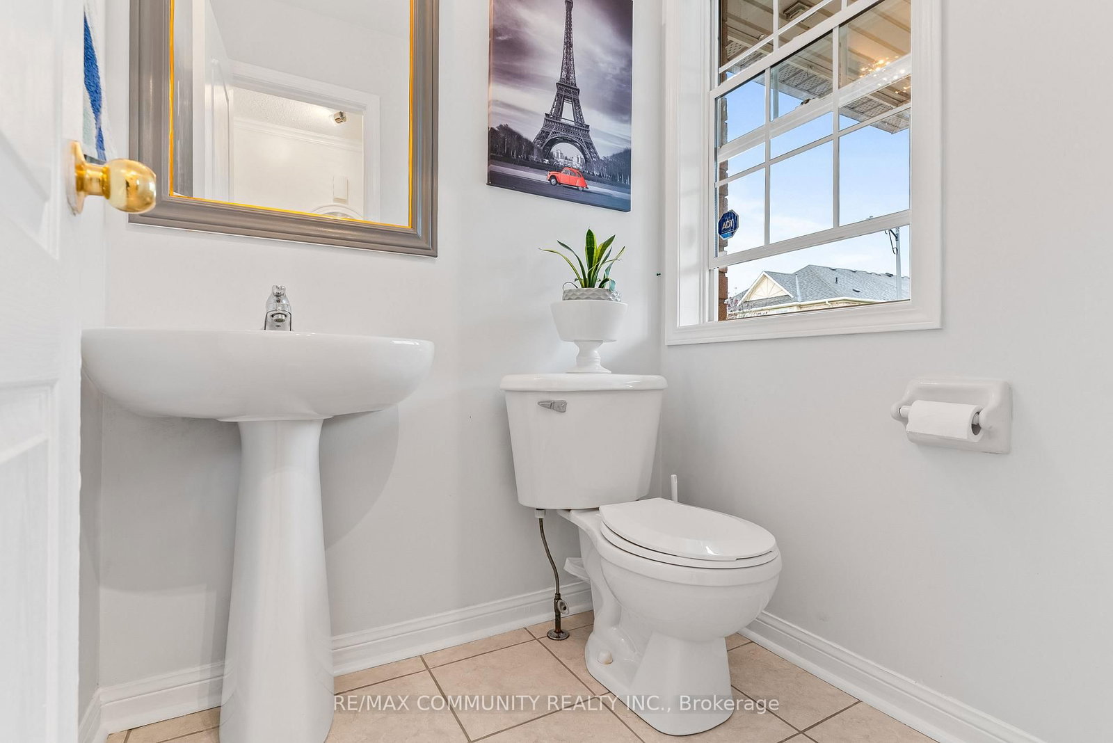 504 Kearns Drive • Milton, ON photo 5