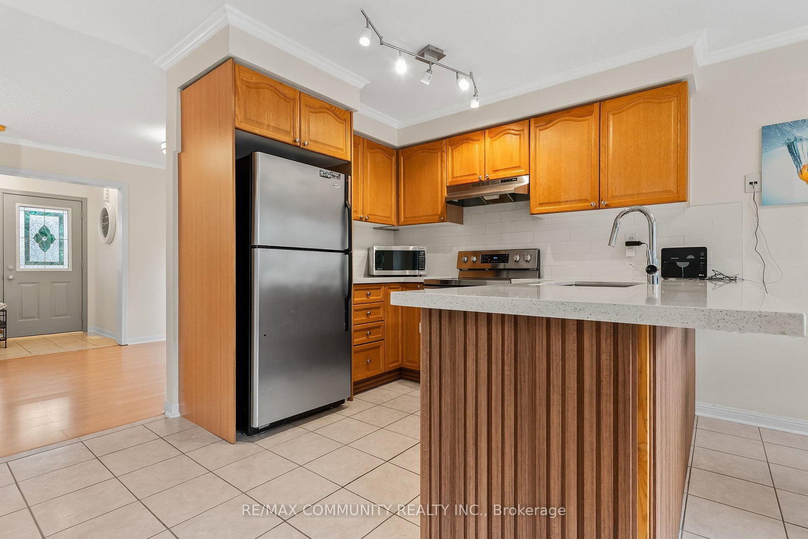 504 Kearns Drive • Milton, ON photo 8