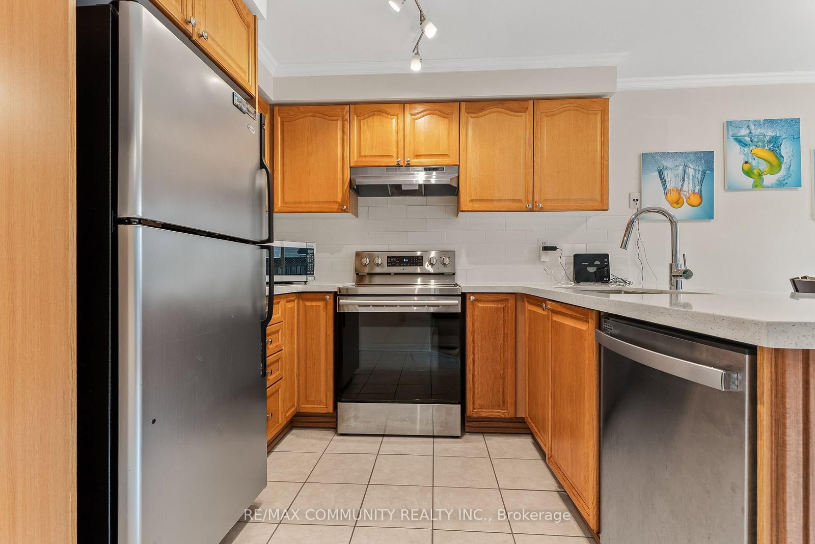 504 Kearns Drive • Milton, ON photo 9