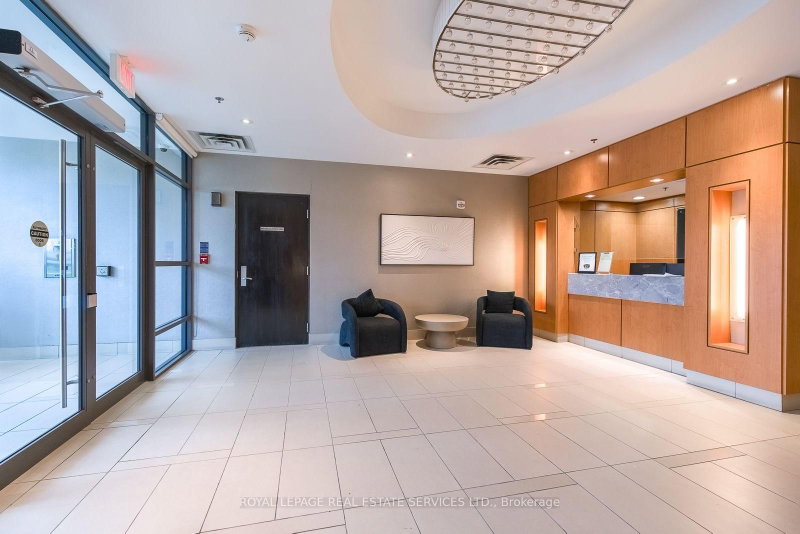 1605 - 840 Queens Plate Drive