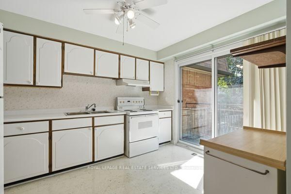 29 Silver Shadow Path • Toronto, ON photo 17