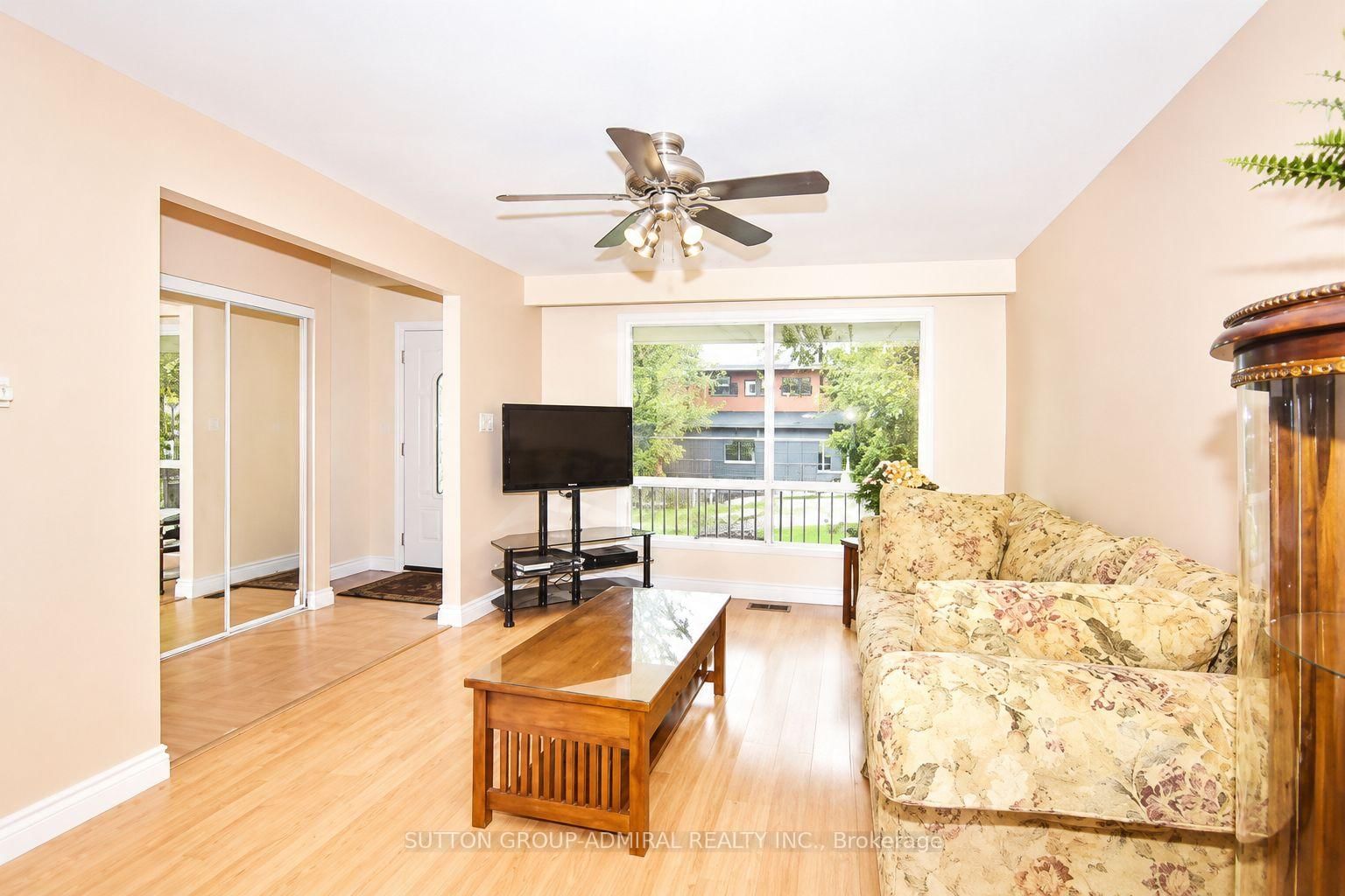 94 Sackville Street • Caledon, ON photo 2