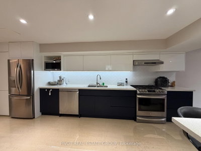 Semi-Detached House for lease at 1303 Freeport Drive, Mississauga, Ontario, L5C 1S5 - Erindale - MLS: W13740642