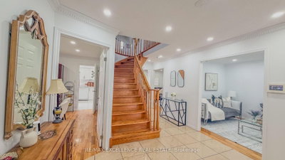 303 Hickory Circle • Oakville, ON photo 5