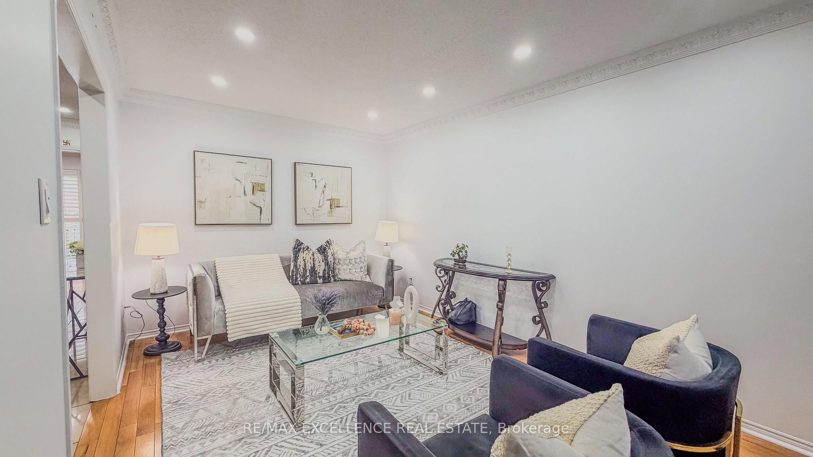 303 Hickory Circle • Oakville, ON photo 8
