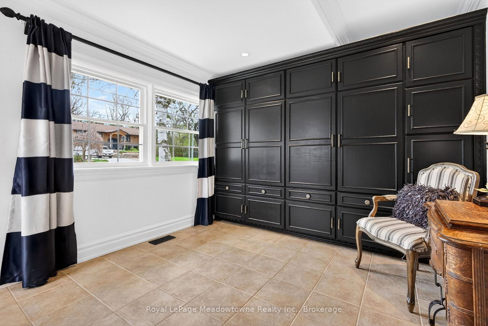 53 CAMPBELL Avenue E • Milton, ON photo 6