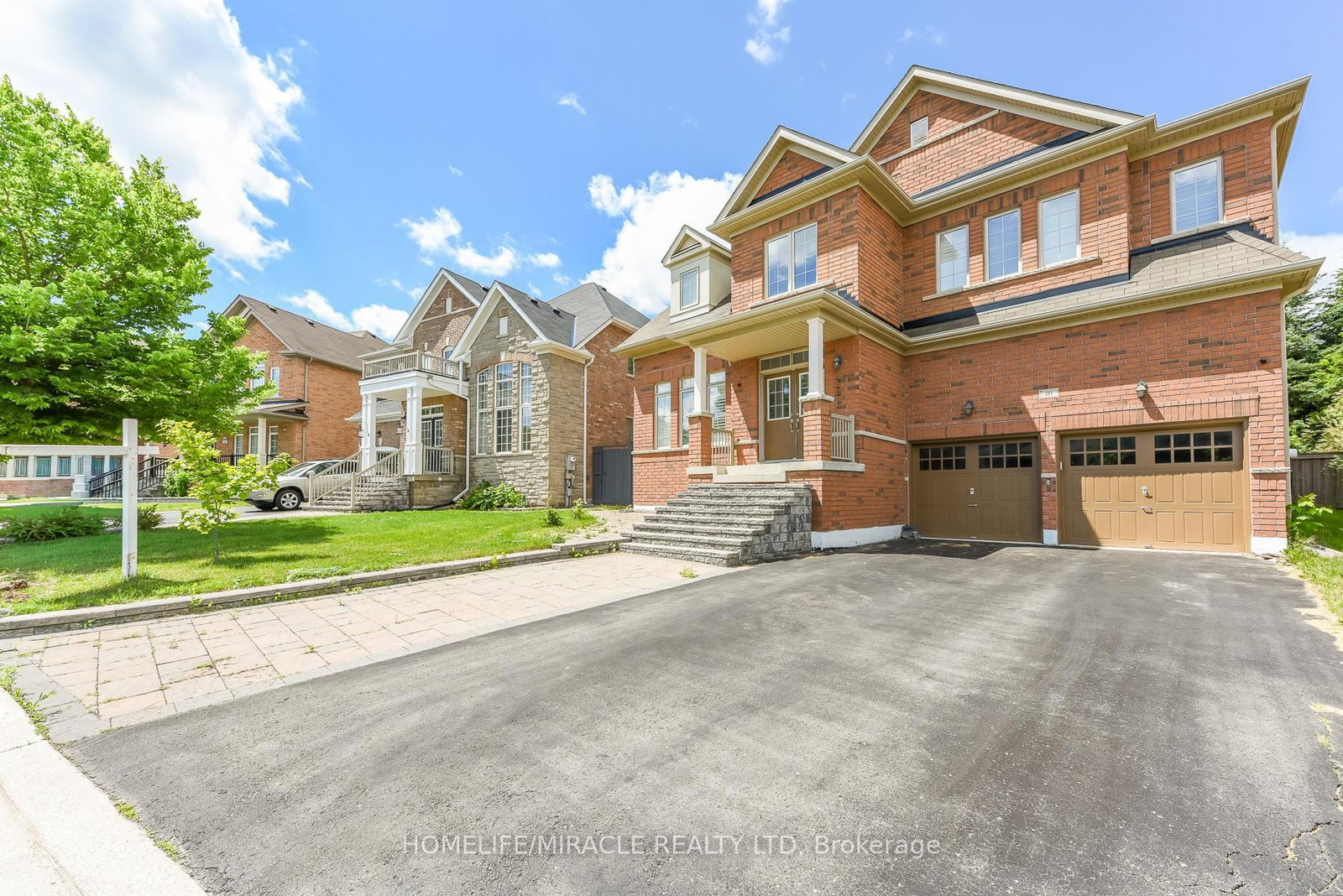 Detached House for sale at 10 Danfield Court, Brampton, Ontario, L6Y 2X9 - Credit Valley - MLS: W13740802