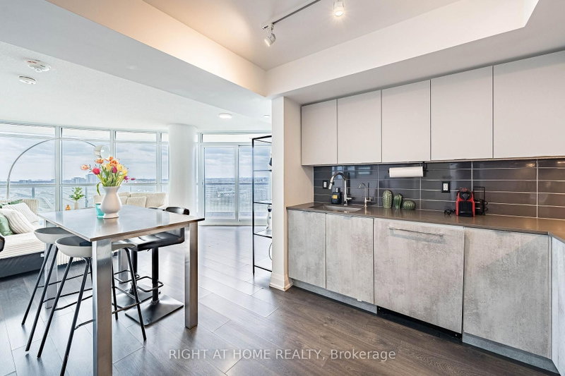 1309 - 30 gibbs Road