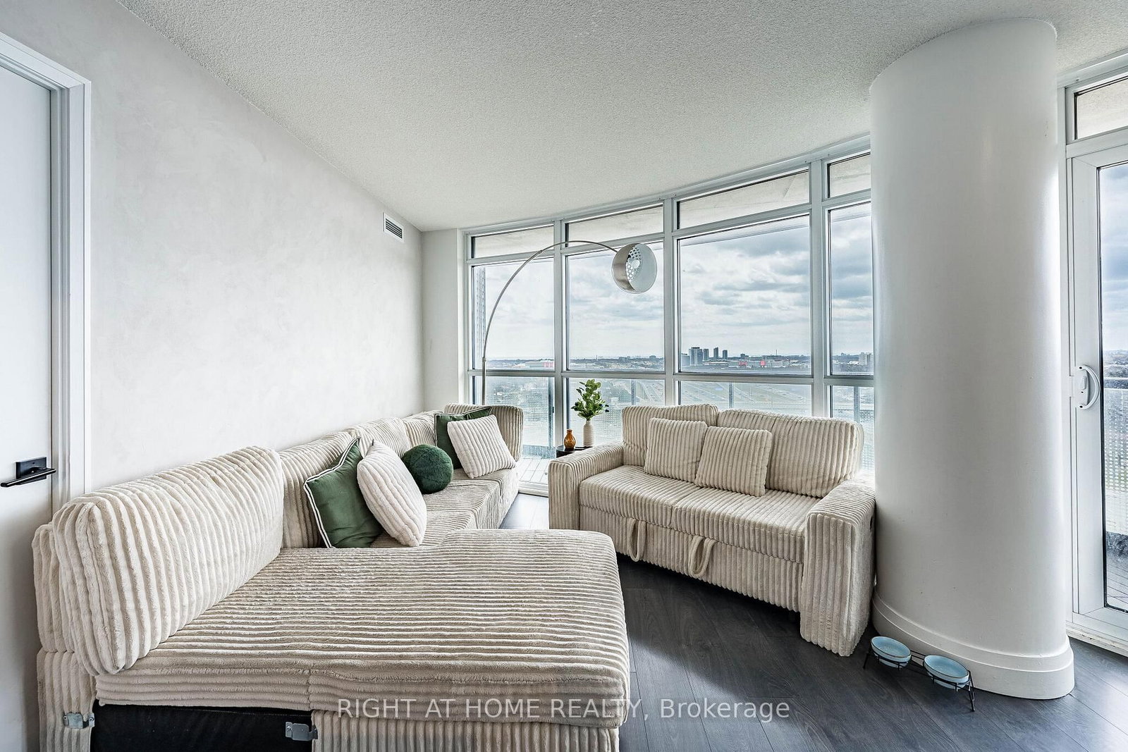 30 gibbs Road • #1309 • Toronto, ON photo 13