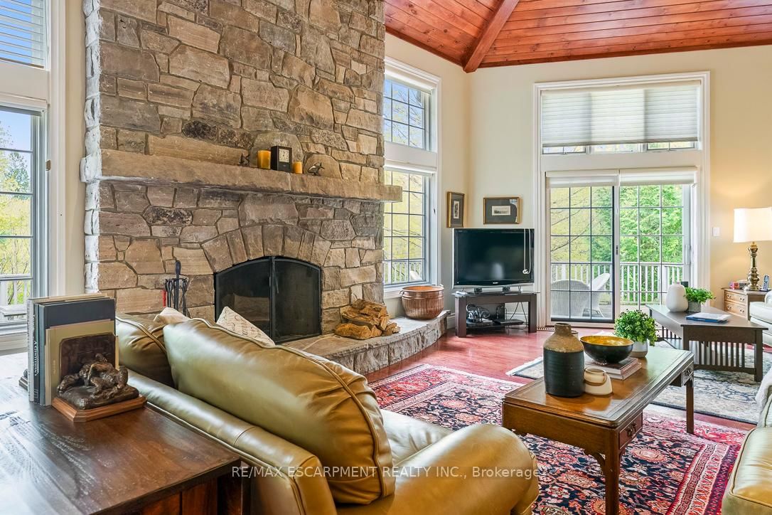 22 Southridge Trail • Caledon, ON photo 8