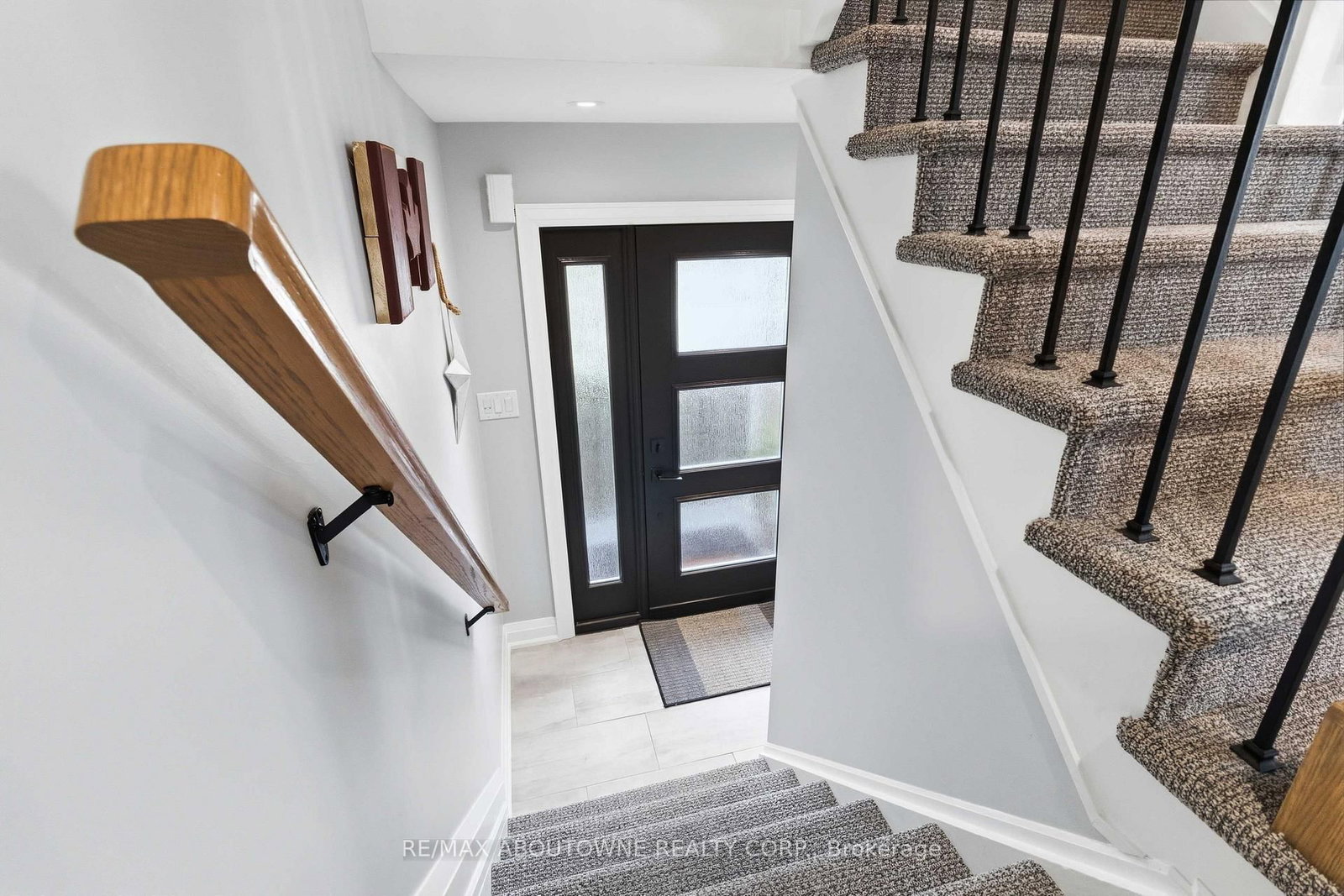 2228 Jillian Lane • Oakville, ON photo 3