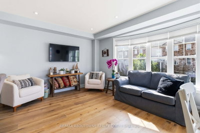 2228 Jillian Lane • Oakville, ON photo 5