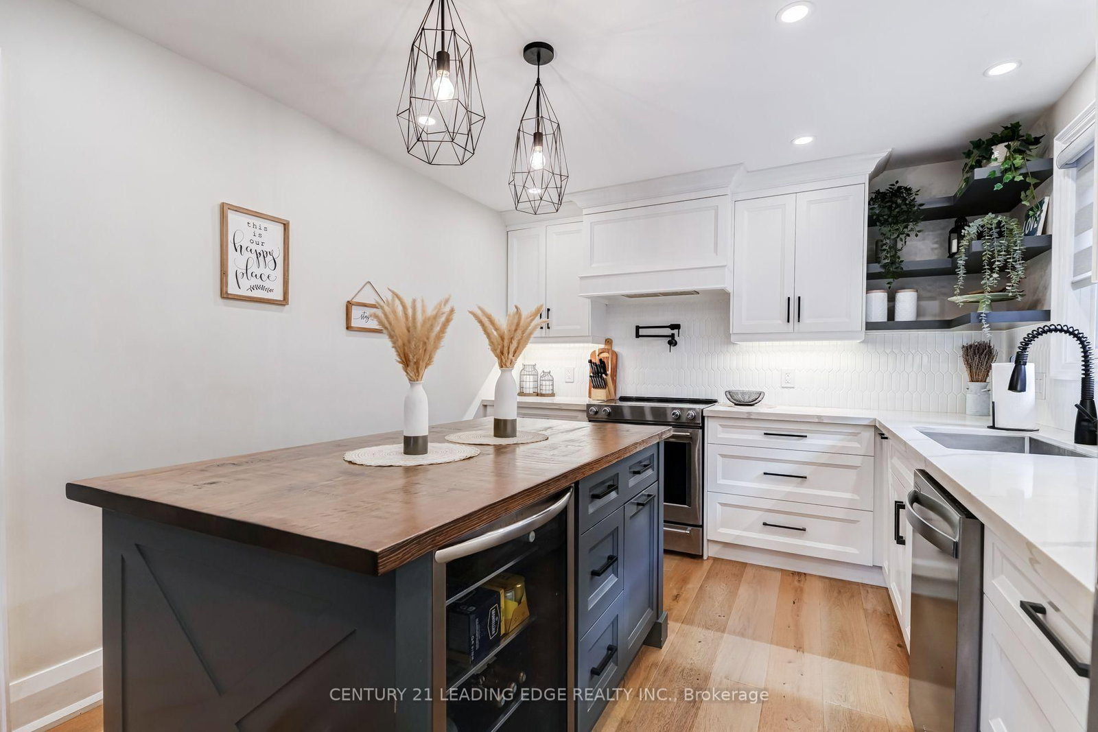 5 Mountbatten Road • Toronto, ON photo 6