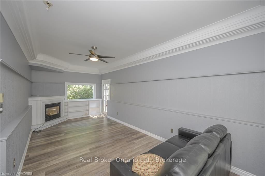 374 Spruce Street • Oakville, ON photo 10
