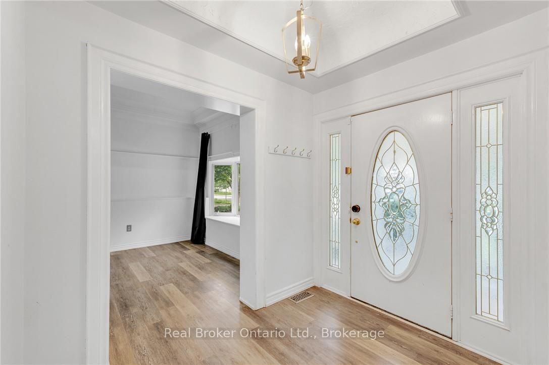 374 Spruce Street • Oakville, ON photo 12