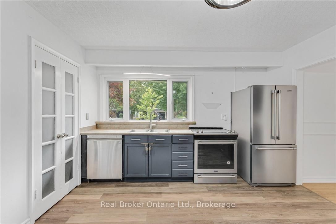 374 Spruce Street • Oakville, ON photo 17