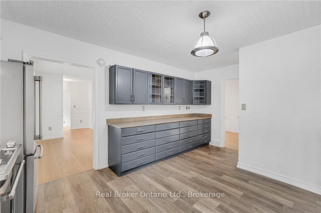 374 Spruce Street • Oakville, ON photo 18