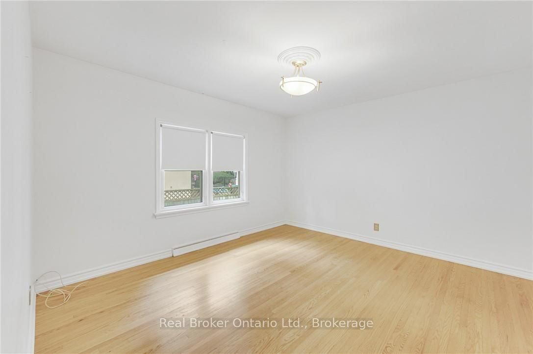 374 Spruce Street • Oakville, ON photo 19