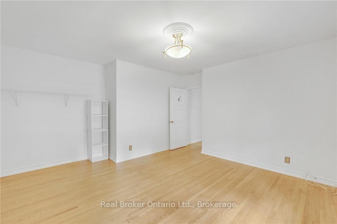 374 Spruce Street • Oakville, ON photo 20