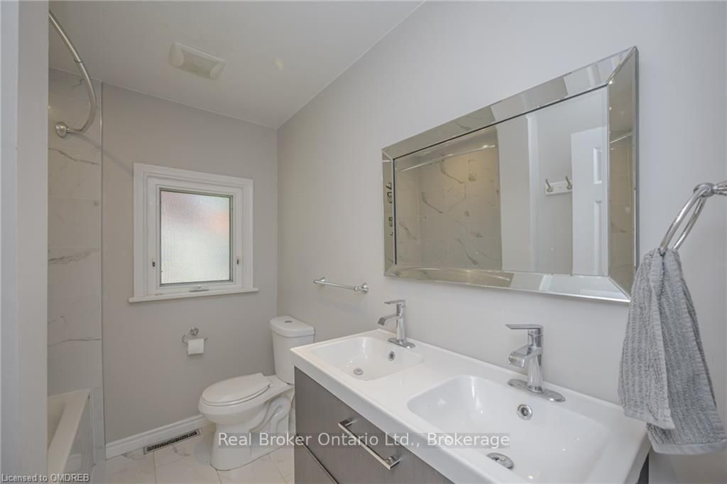 374 Spruce Street • Oakville, ON photo 21