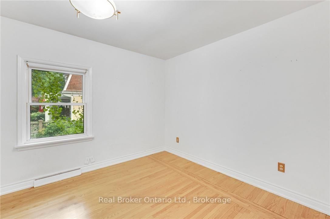 374 Spruce Street • Oakville, ON photo 26