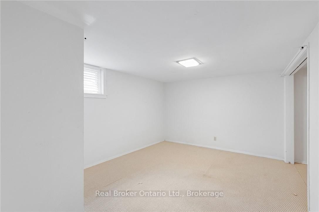 374 Spruce Street • Oakville, ON photo 32