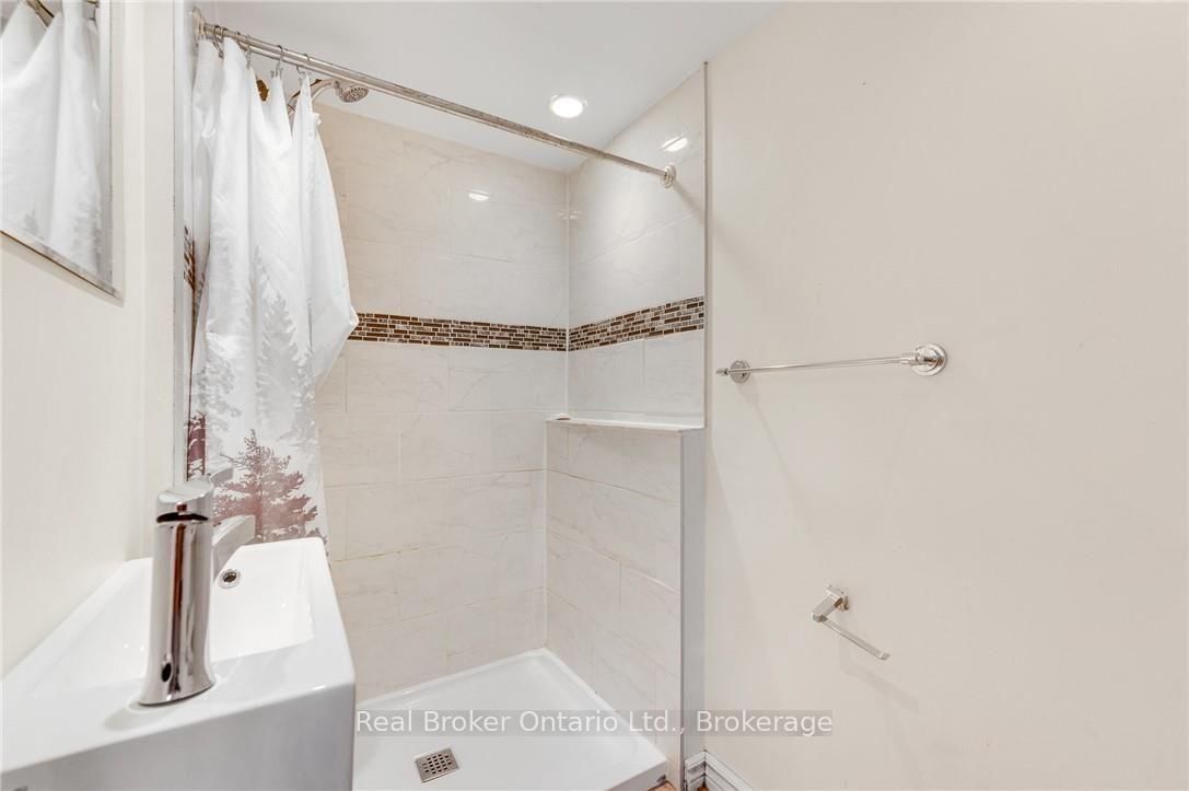 374 Spruce Street • Oakville, ON photo 34