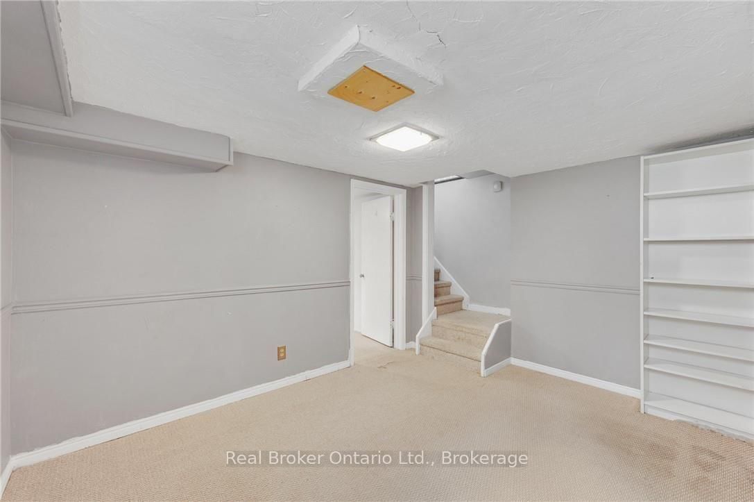 374 Spruce Street • Oakville, ON photo 35
