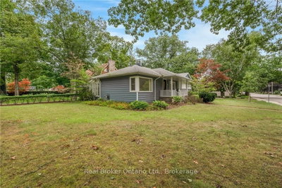 374 Spruce Street • Oakville, ON photo 4