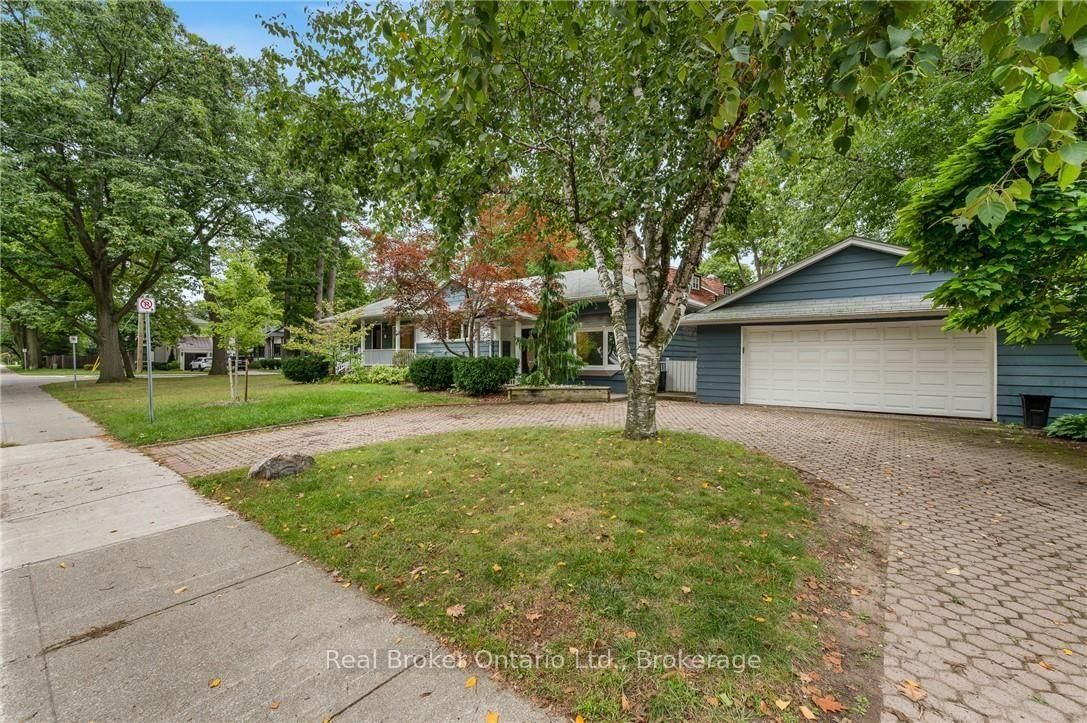 374 Spruce Street • Oakville, ON photo 6