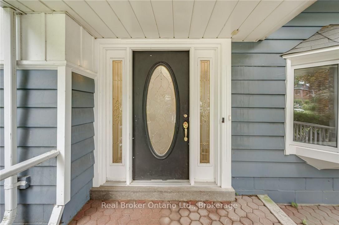374 Spruce Street • Oakville, ON photo 8