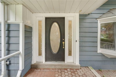 374 Spruce Street • Oakville, ON photo 8
