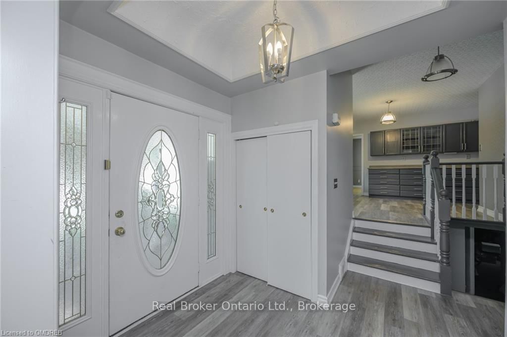 374 Spruce Street • Oakville, ON photo 9