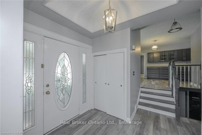 374 Spruce Street • Oakville, ON photo 9
