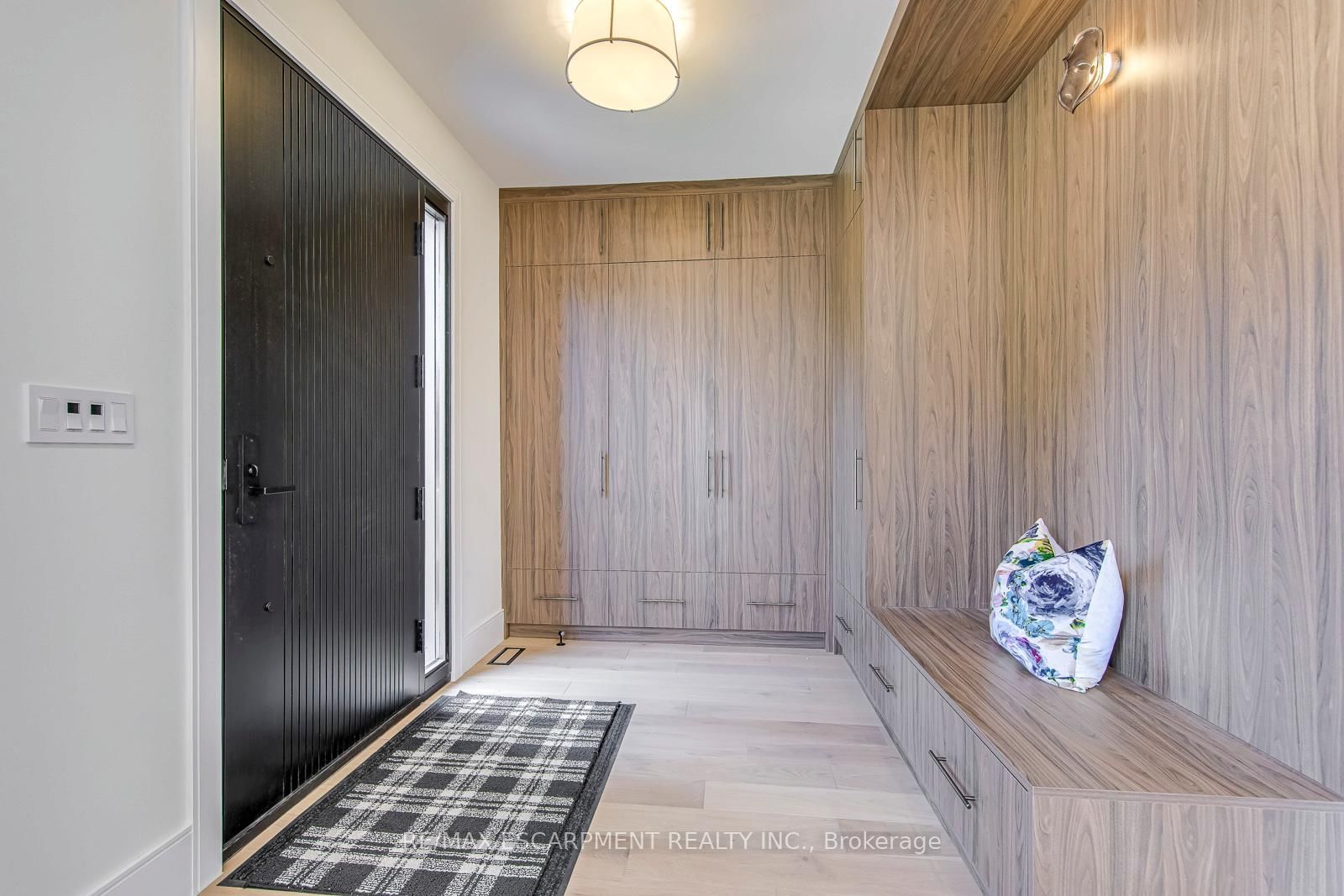 1411 Mountain Grove Avenue • Burlington, ON photo 4