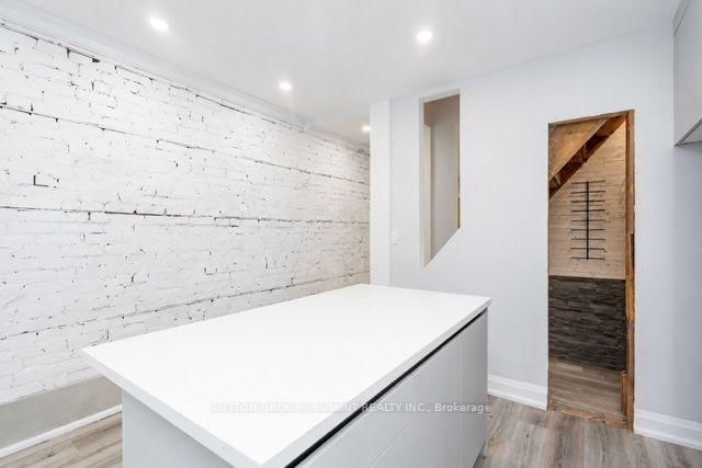 100 ROSETHORN Avenue • Toronto, ON photo 10