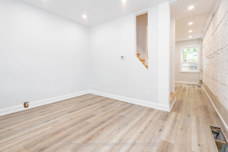 100 ROSETHORN Avenue
