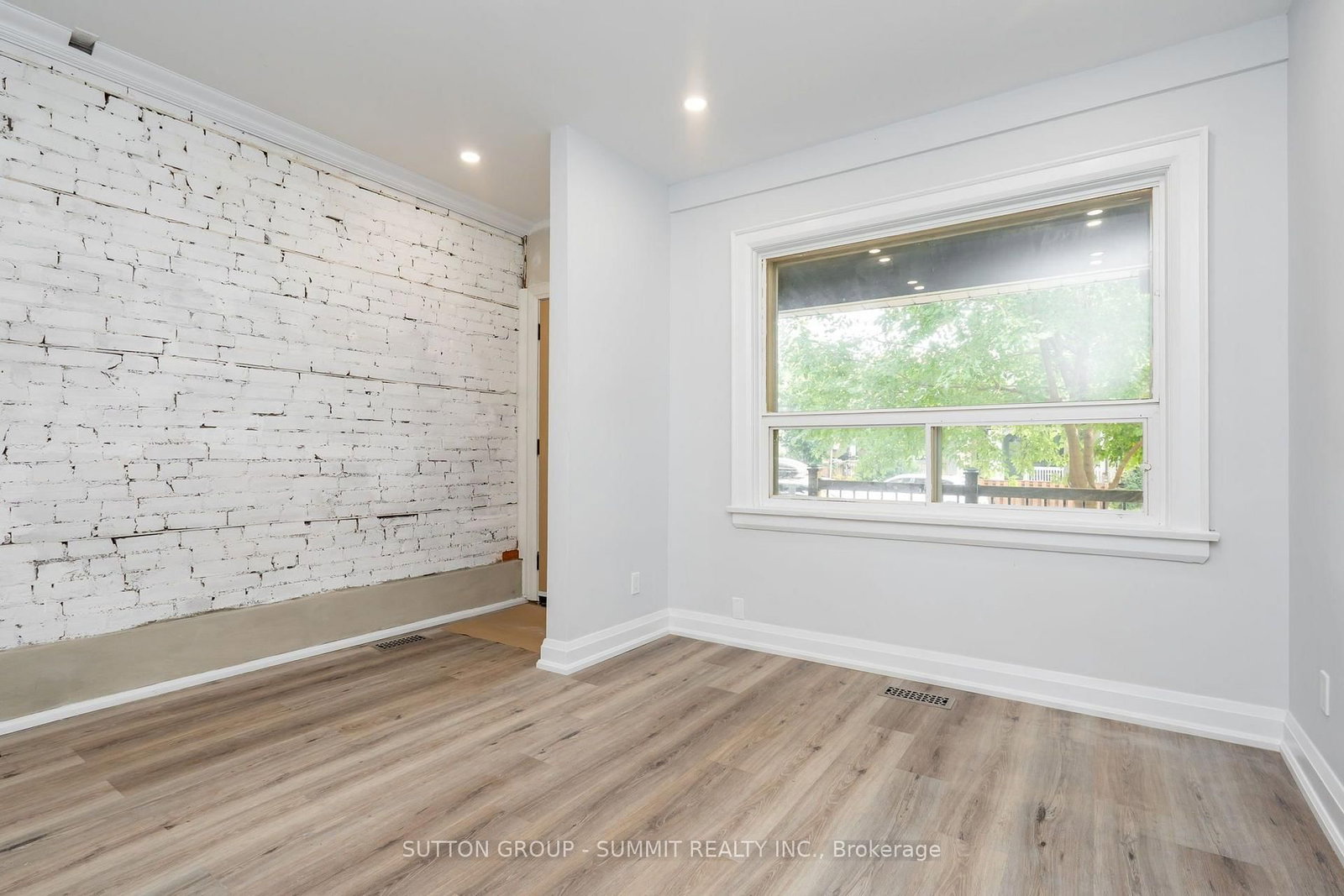 100 ROSETHORN Avenue • Toronto, ON photo 5