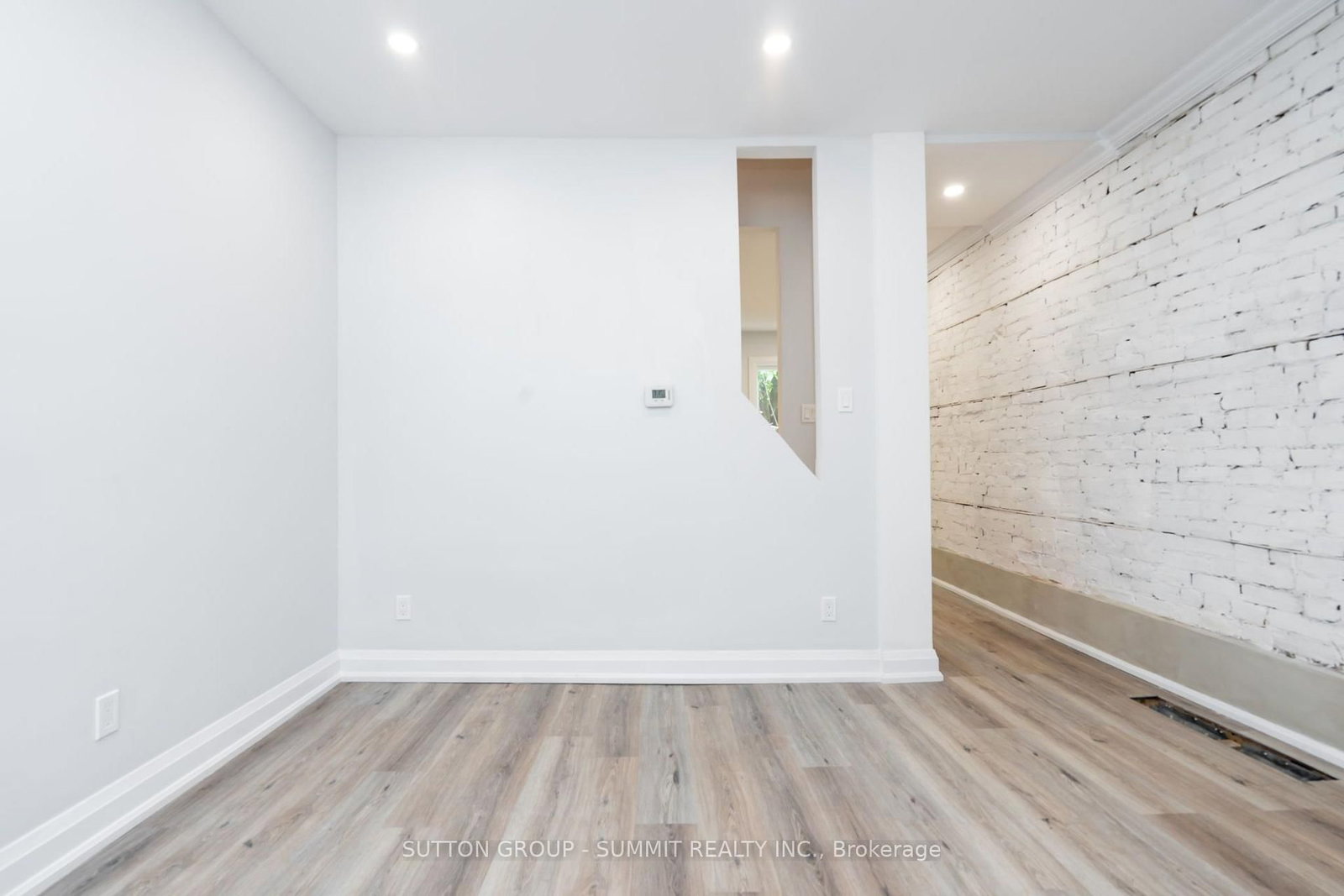 100 ROSETHORN Avenue • Toronto, ON photo 6