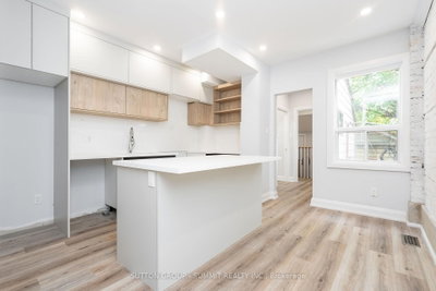 100 ROSETHORN Avenue • Toronto, ON photo 7