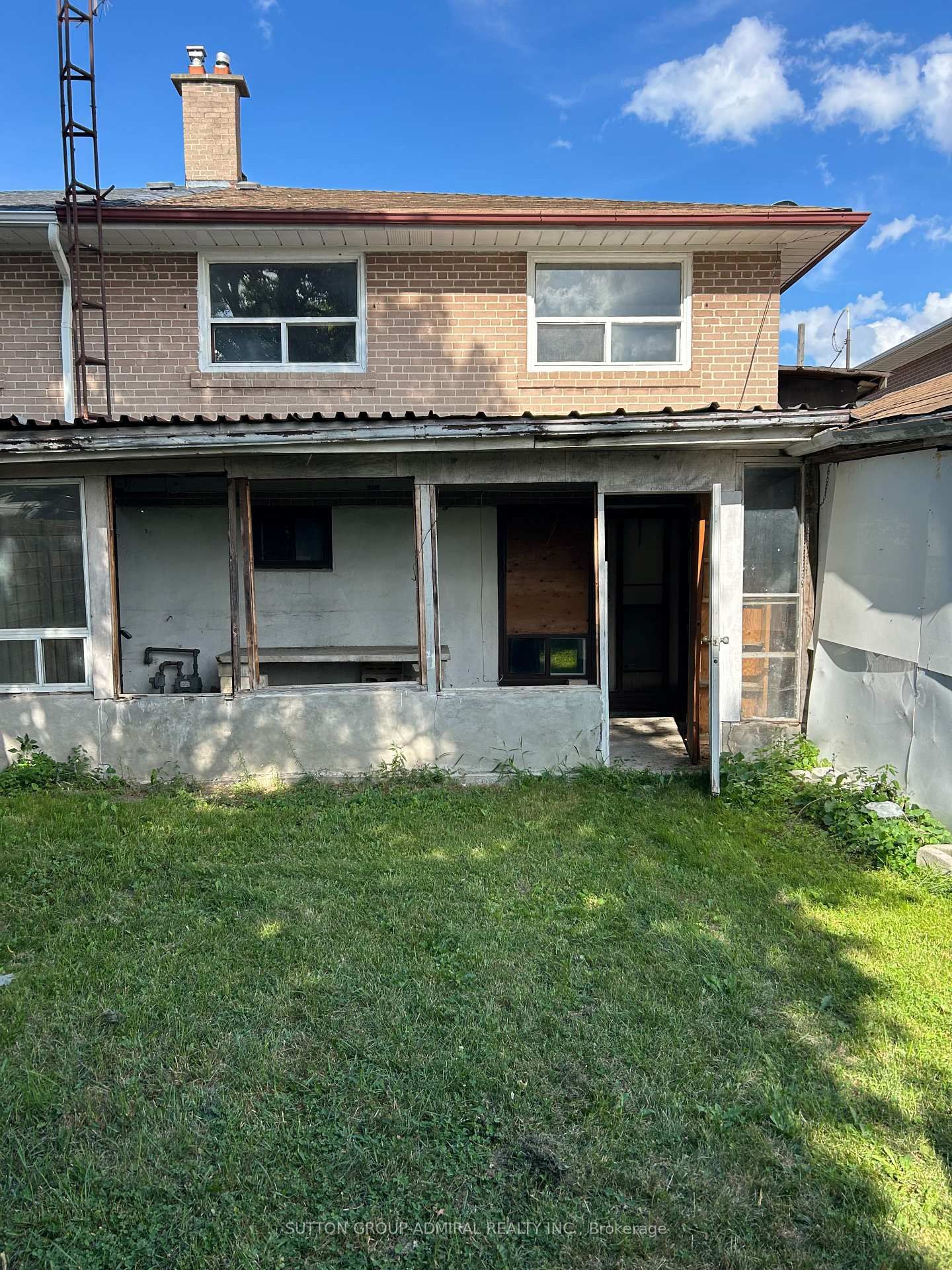 205 St Lucie Drive • Toronto, ON photo 2